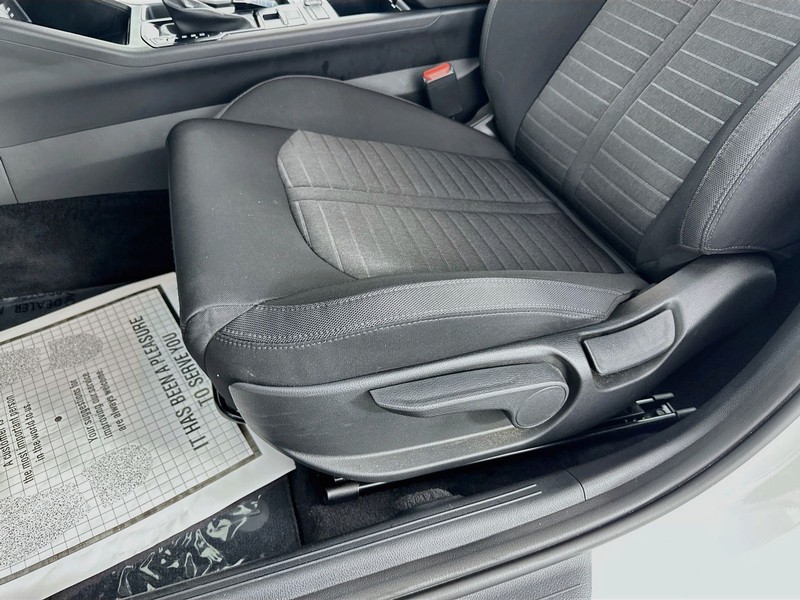Kia K5 Vehicle Full-screen Gallery Image 21