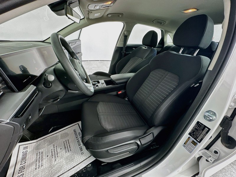 Kia K5 Vehicle Full-screen Gallery Image 22