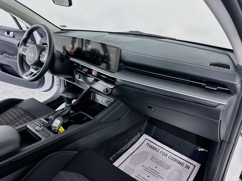 Kia K5 Vehicle Full-screen Gallery Image 26