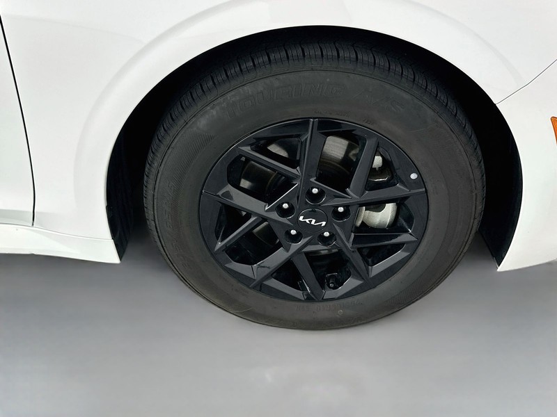 Kia K5 Vehicle Full-screen Gallery Image 28