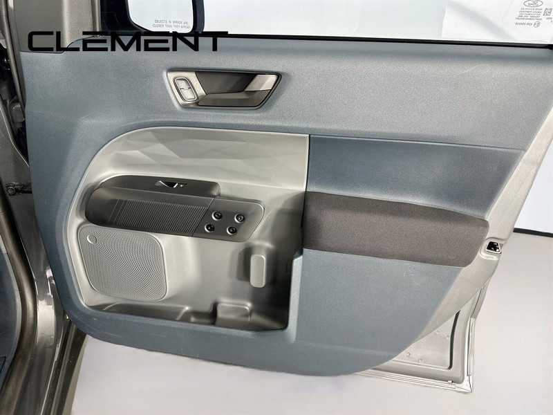 Ford Maverick Vehicle Image 33