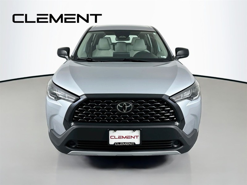 Toyota Corolla Cross Vehicle Full-screen Gallery Image 3