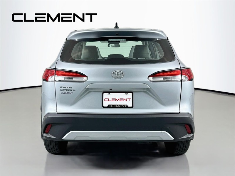 Toyota Corolla Cross Vehicle Full-screen Gallery Image 8