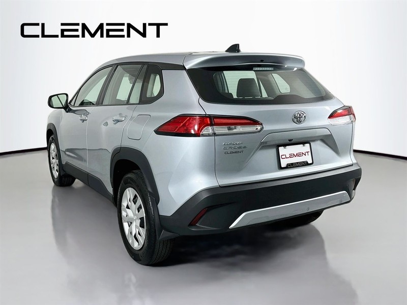 Toyota Corolla Cross Vehicle Full-screen Gallery Image 10
