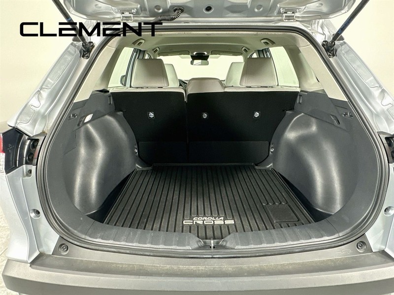 Toyota Corolla Cross Vehicle Full-screen Gallery Image 11