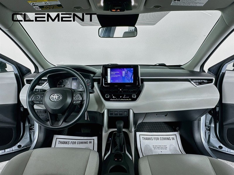Toyota Corolla Cross Vehicle Full-screen Gallery Image 12