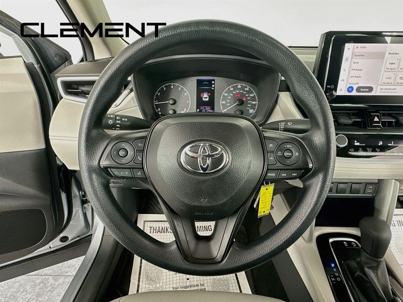 Toyota Corolla Cross Vehicle Full-screen Gallery Image 15