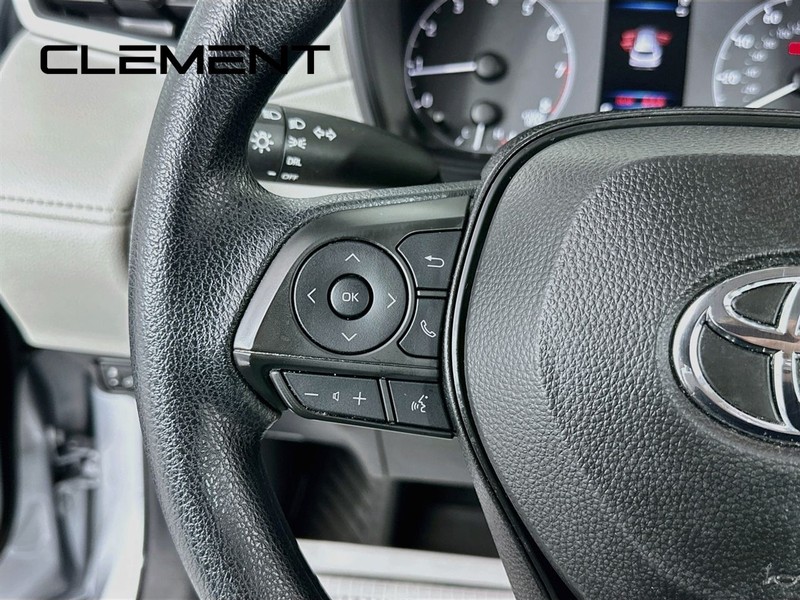 Toyota Corolla Cross Vehicle Full-screen Gallery Image 16