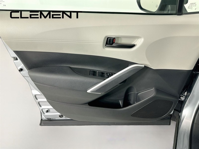 Toyota Corolla Cross Vehicle Full-screen Gallery Image 26