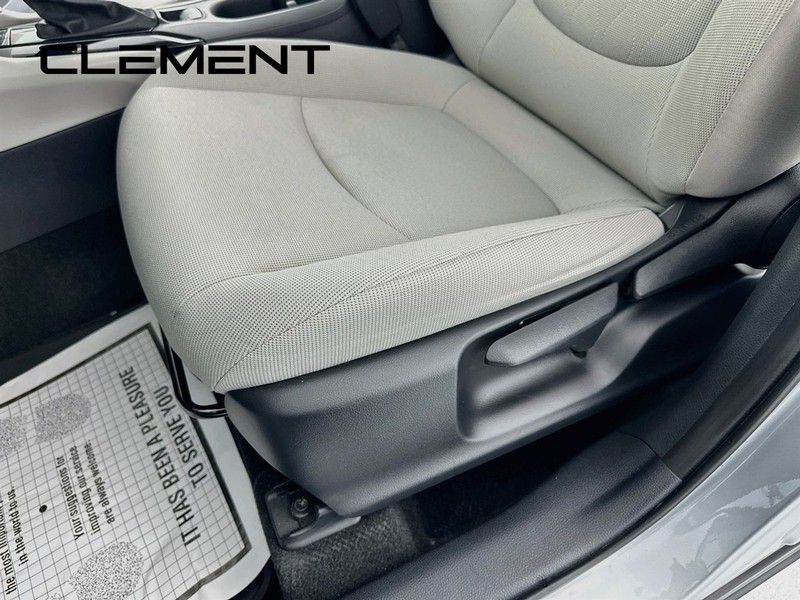 Toyota Corolla Cross Vehicle Full-screen Gallery Image 27