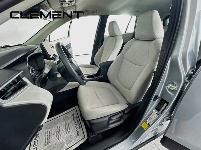 Toyota Corolla Cross Vehicle Full-screen Gallery Image 28