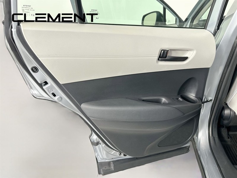 Toyota Corolla Cross Vehicle Full-screen Gallery Image 29