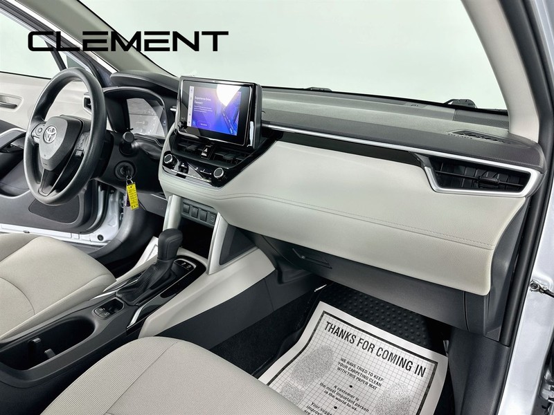 Toyota Corolla Cross Vehicle Full-screen Gallery Image 32