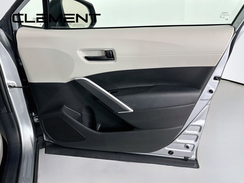 Toyota Corolla Cross Vehicle Full-screen Gallery Image 33