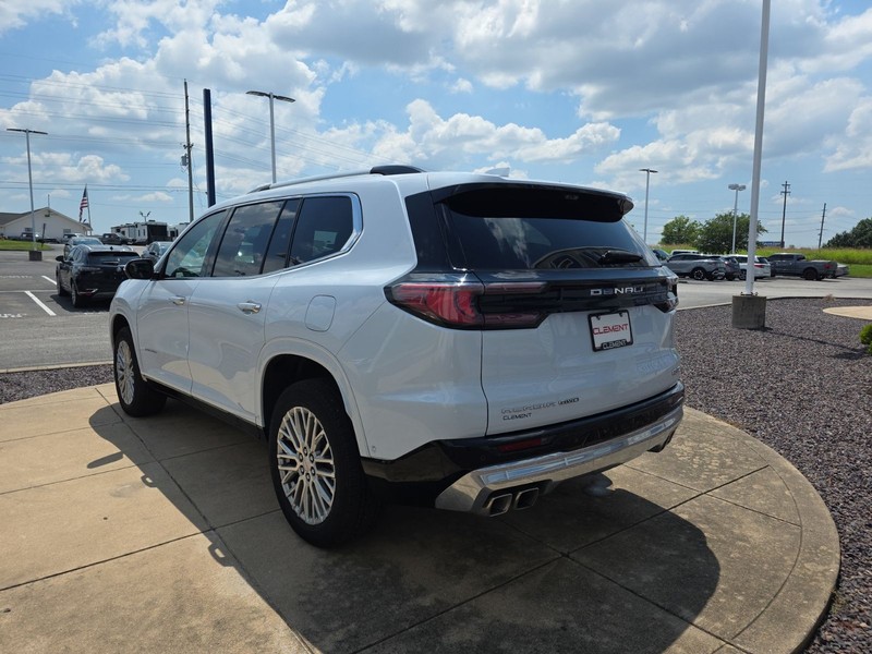 GMC Acadia Vehicle Full-screen Gallery Image 5