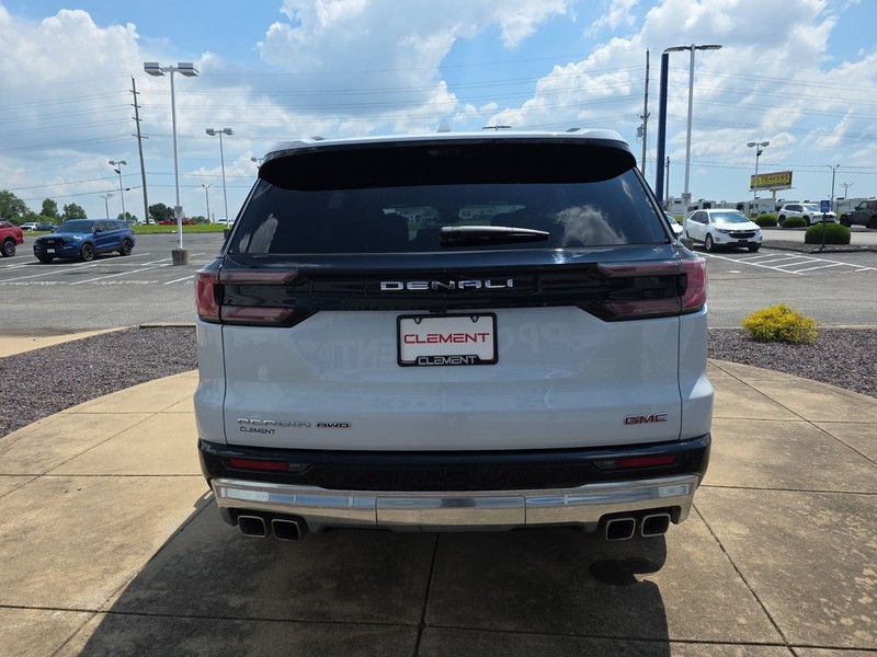 GMC Acadia Vehicle Full-screen Gallery Image 6