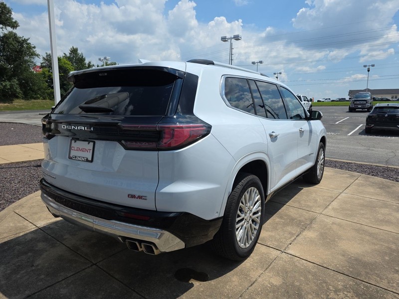 GMC Acadia Vehicle Full-screen Gallery Image 7