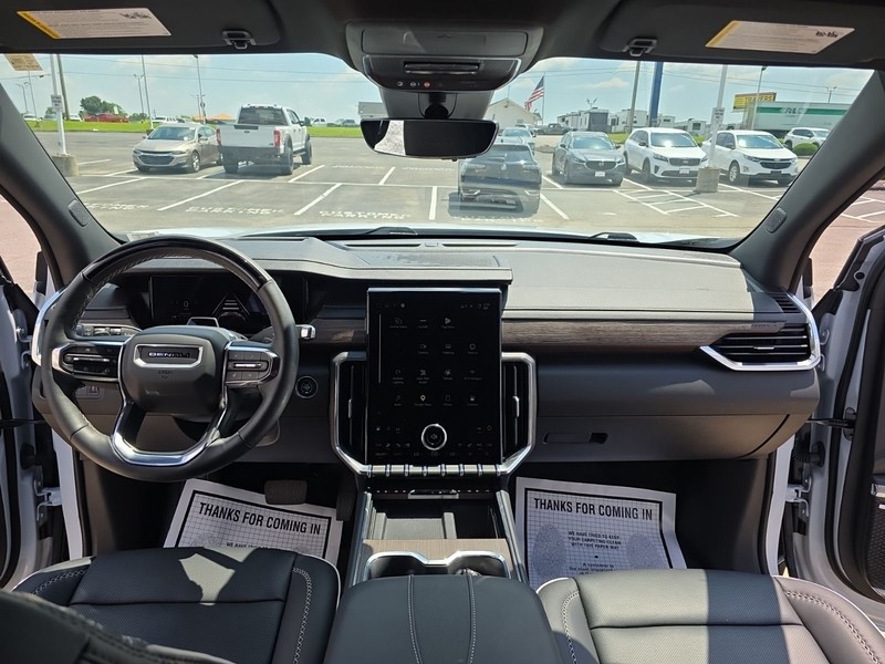 GMC Acadia Vehicle Full-screen Gallery Image 9