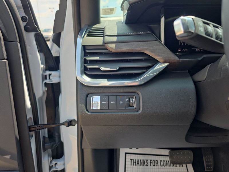 GMC Acadia Vehicle Full-screen Gallery Image 10