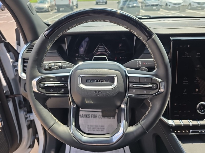 GMC Acadia Vehicle Full-screen Gallery Image 11