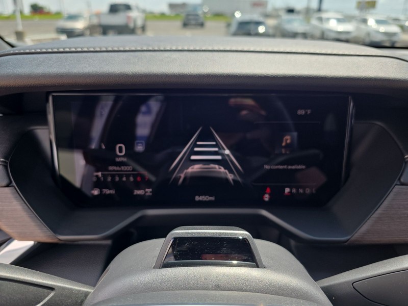 GMC Acadia Vehicle Full-screen Gallery Image 14