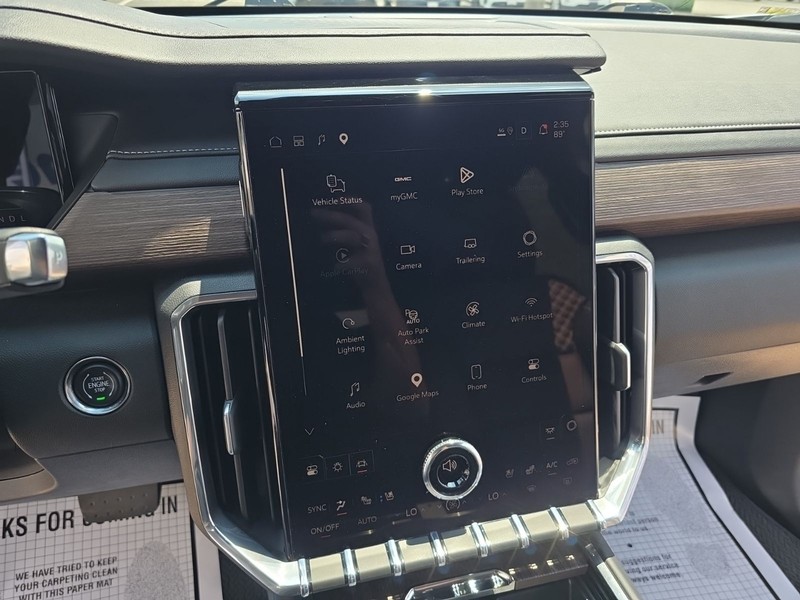 GMC Acadia Vehicle Full-screen Gallery Image 15