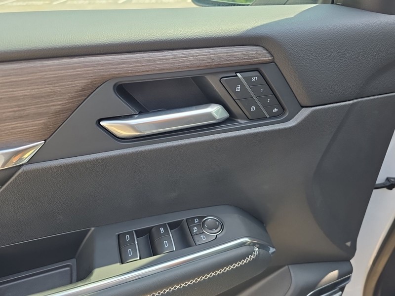 GMC Acadia Vehicle Full-screen Gallery Image 22