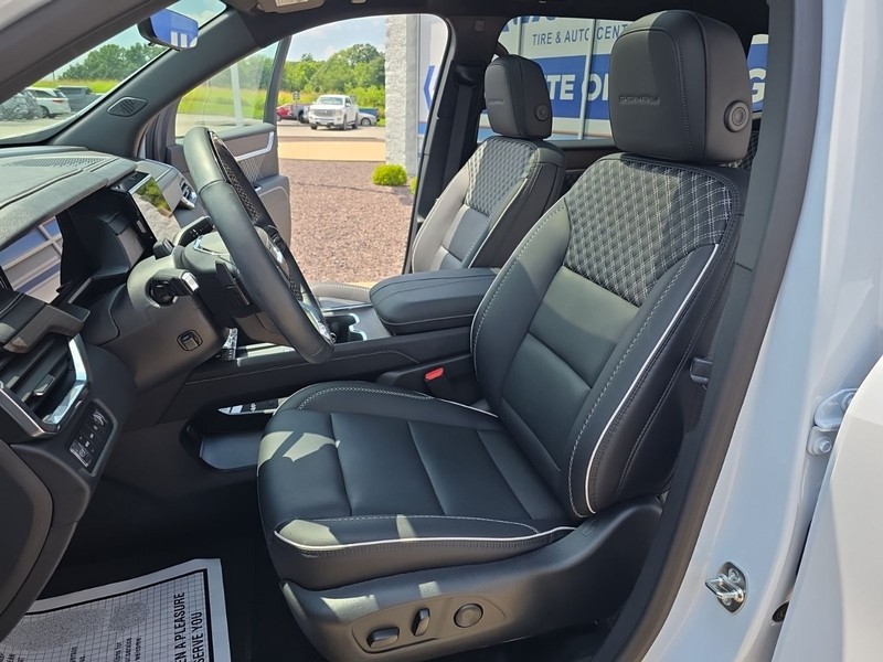 GMC Acadia Vehicle Full-screen Gallery Image 26