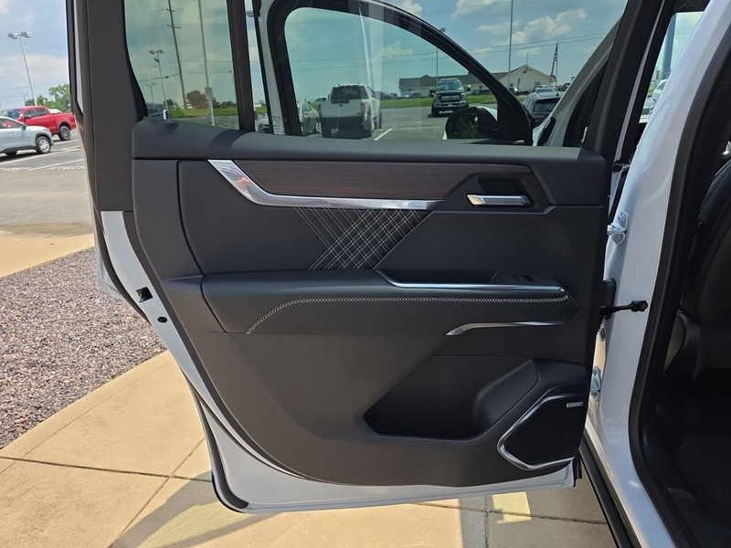 GMC Acadia Vehicle Full-screen Gallery Image 27