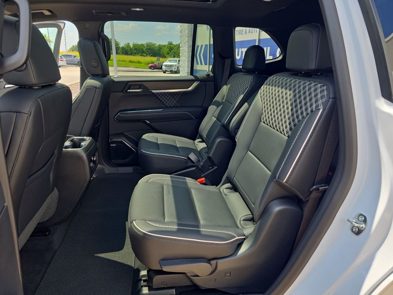 GMC Acadia Vehicle Full-screen Gallery Image 28