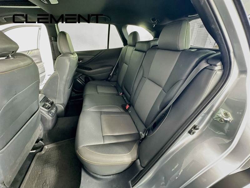 Subaru Outback Vehicle Full-screen Gallery Image 32