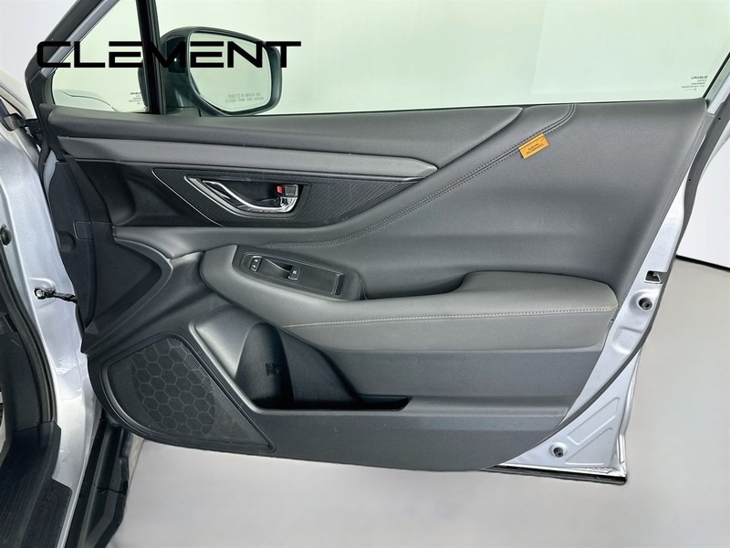 Subaru Outback Vehicle Full-screen Gallery Image 35