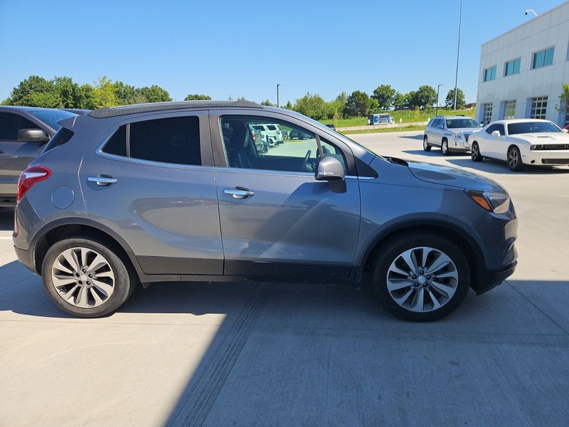 Buick Encore Vehicle Full-screen Gallery Image 02