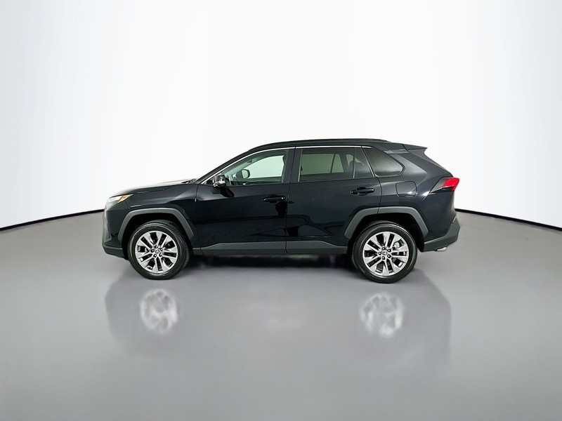 Toyota RAV4 Vehicle Full-screen Gallery Image 4
