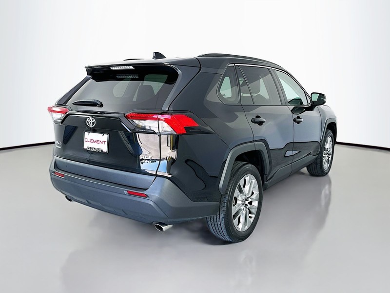 Toyota RAV4 Vehicle Full-screen Gallery Image 5