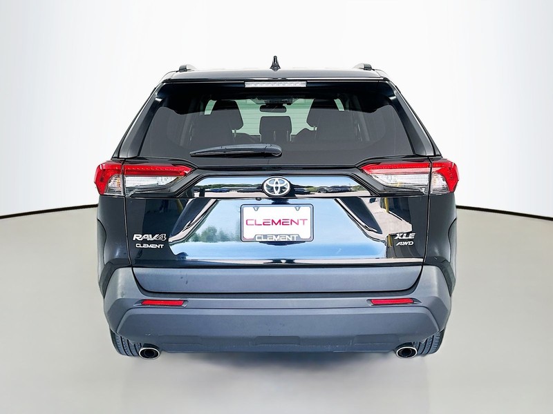 Toyota RAV4 Vehicle Full-screen Gallery Image 6