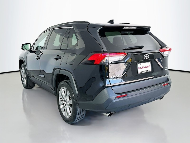 Toyota RAV4 Vehicle Full-screen Gallery Image 7