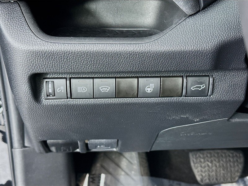Toyota RAV4 Vehicle Full-screen Gallery Image 10