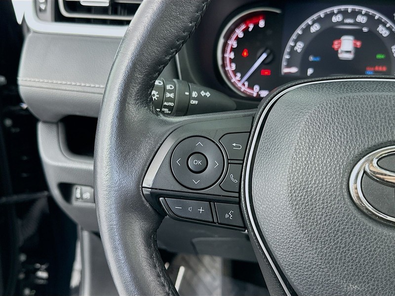 Toyota RAV4 Vehicle Full-screen Gallery Image 12