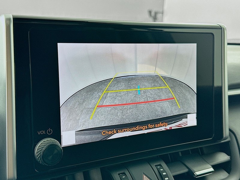 Toyota RAV4 Vehicle Full-screen Gallery Image 16