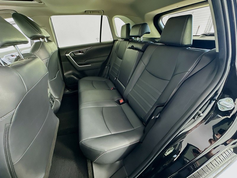 Toyota RAV4 Vehicle Full-screen Gallery Image 26