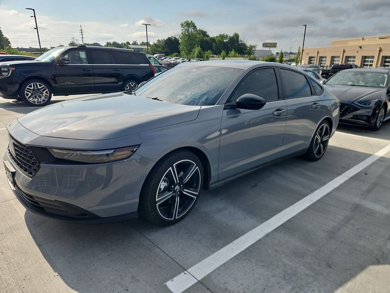 Honda Accord Hybrid Vehicle Image 02
