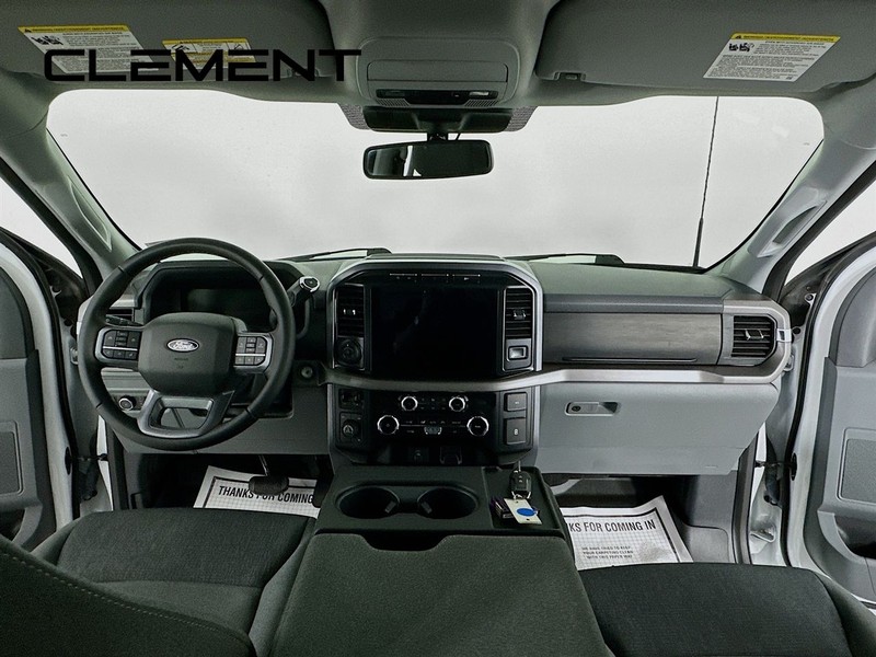Ford F-150 Vehicle Full-screen Gallery Image 12