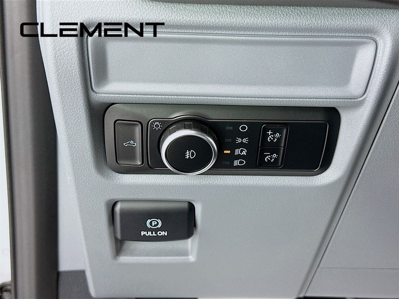 Ford F-150 Vehicle Full-screen Gallery Image 14