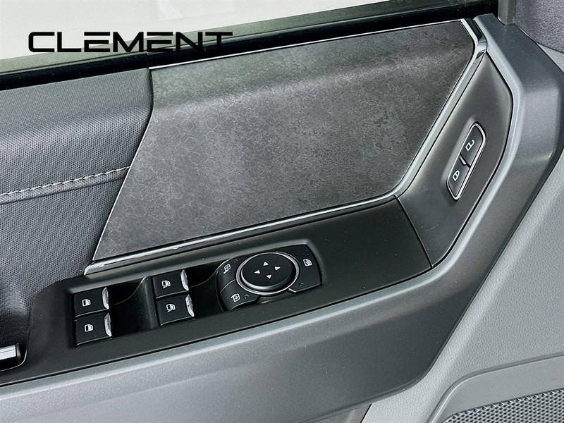 Ford F-150 Vehicle Full-screen Gallery Image 24