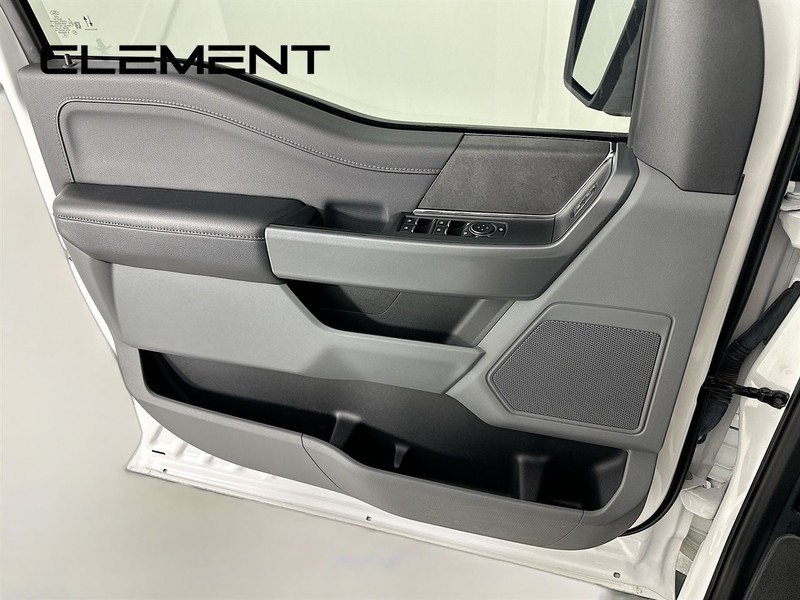Ford F-150 Vehicle Full-screen Gallery Image 26