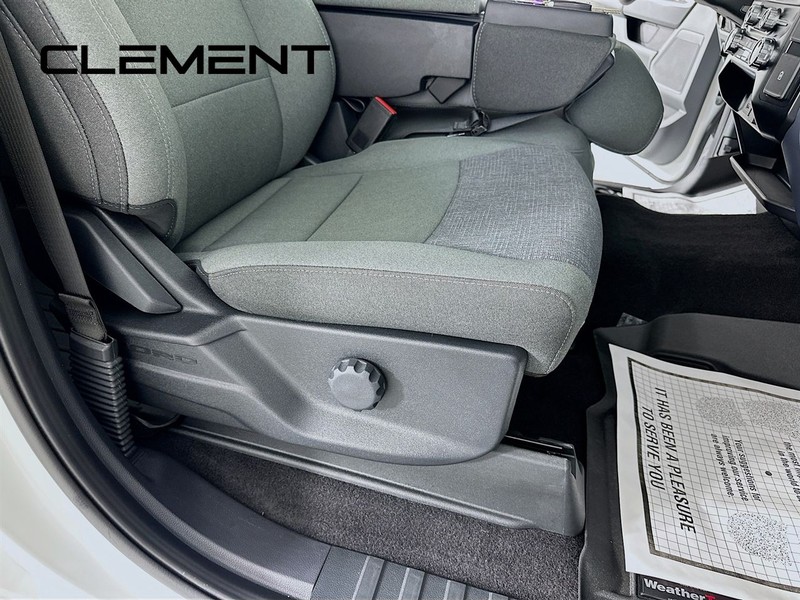Ford F-150 Vehicle Full-screen Gallery Image 31