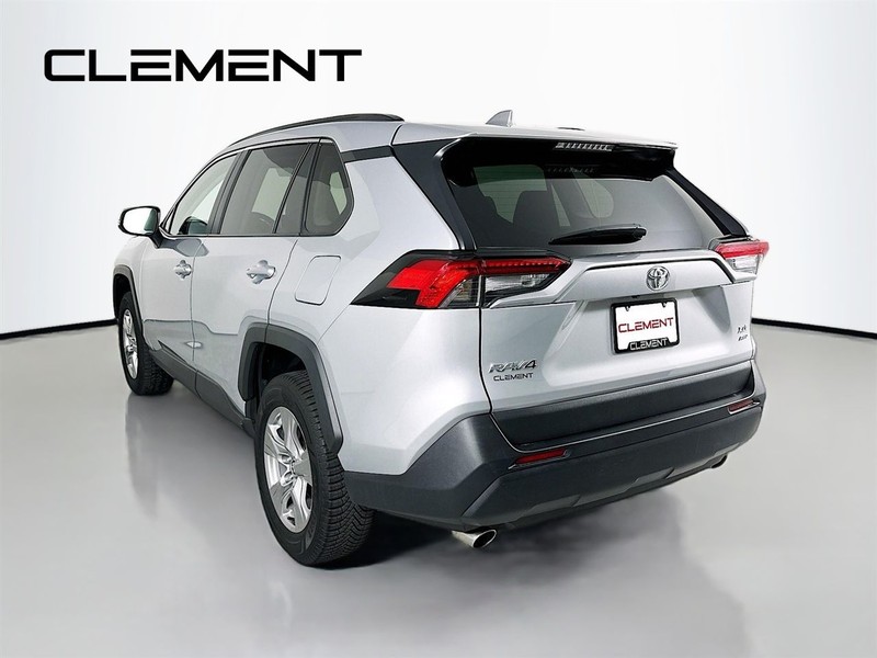 Toyota RAV4 Vehicle Full-screen Gallery Image 10