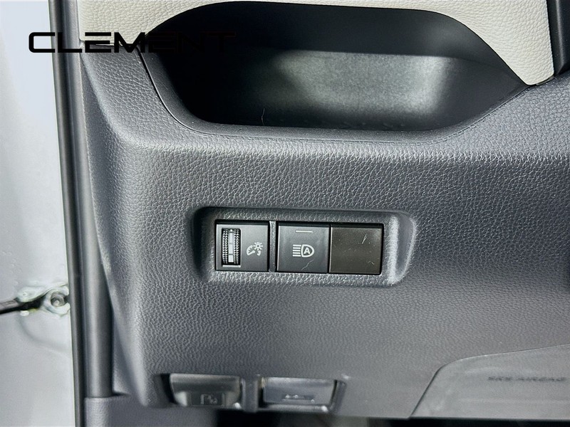 Toyota RAV4 Vehicle Full-screen Gallery Image 14