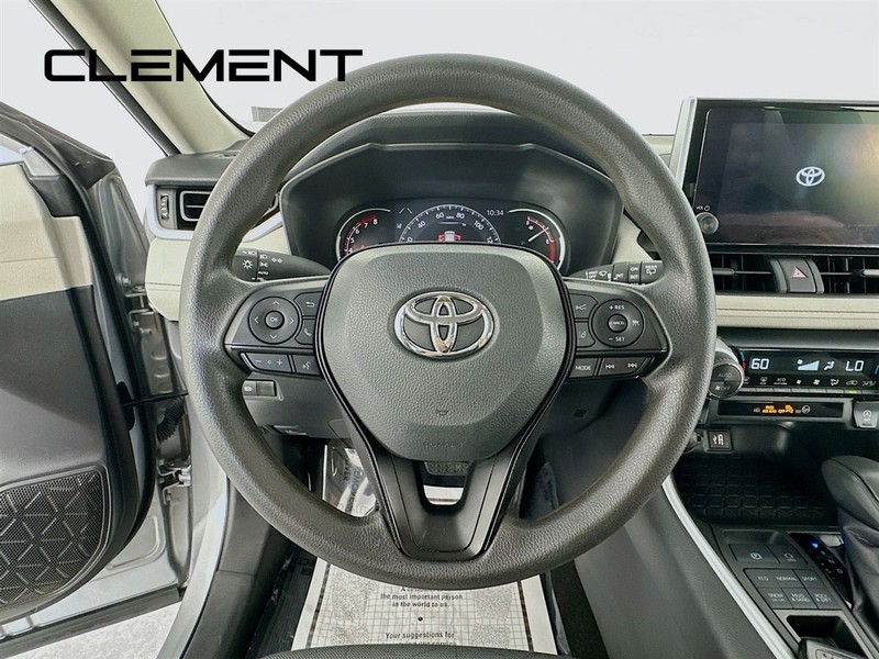 Toyota RAV4 Vehicle Full-screen Gallery Image 15